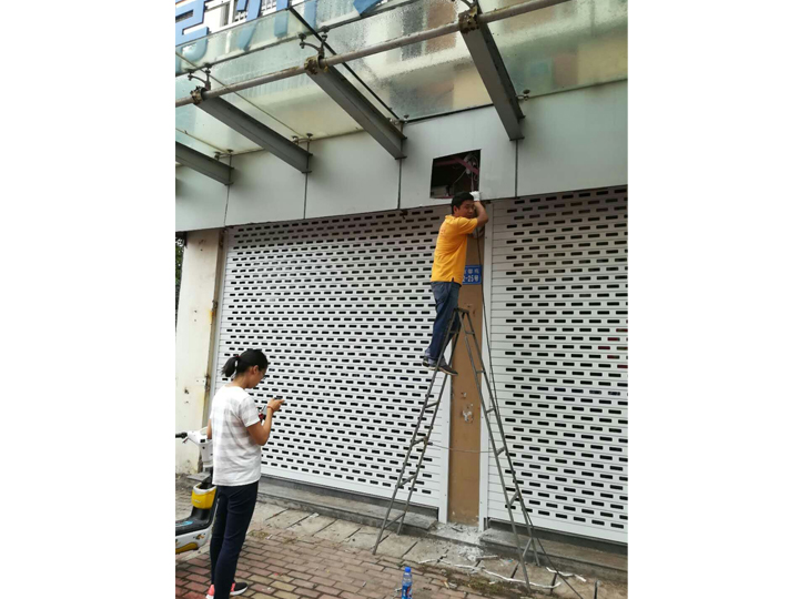 铝合金型材门